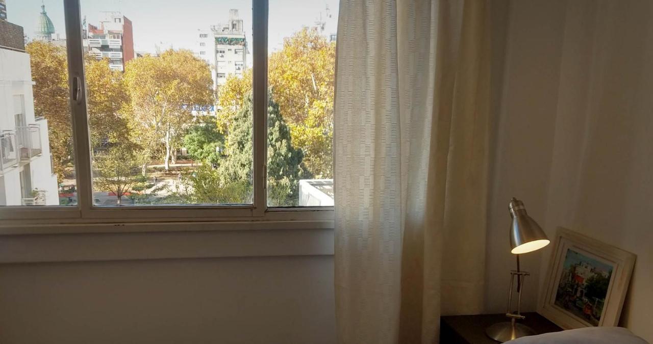 Depto 2 Ambientes Muy Luminoso Con Wifi Y Vista A La Plaza Apartman Buenos Aires Kültér fotó